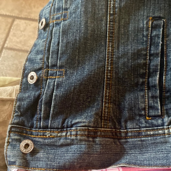 Old navy women’s M Jean jacket Front Side & inside pockets Very nice condition - Picture 15 of 16
